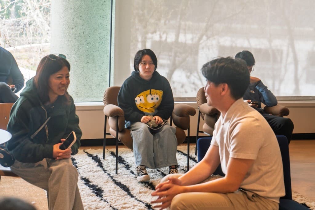 Students in a weekly working session